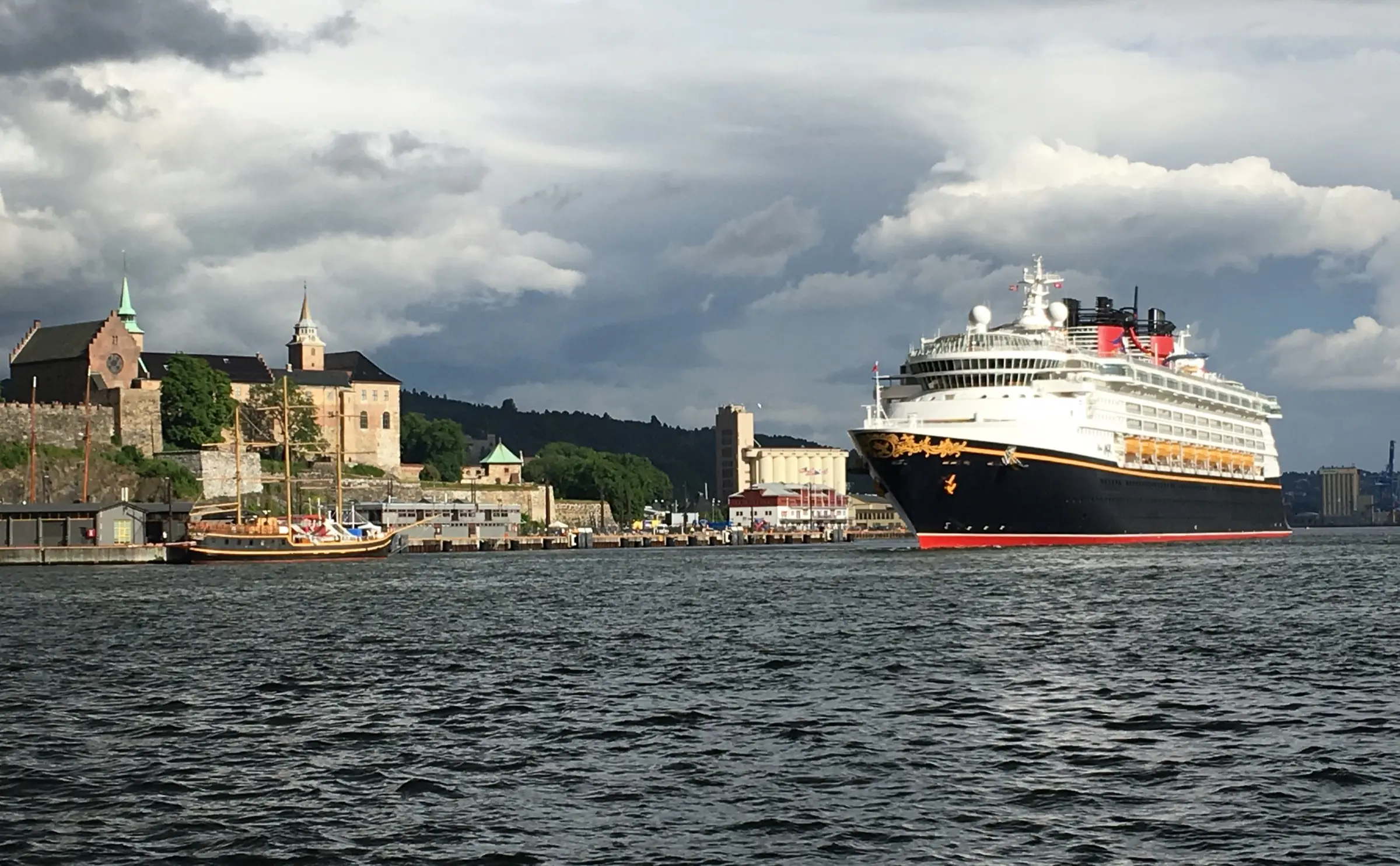 Disney Magic leaving Oslo harbour in July 2016